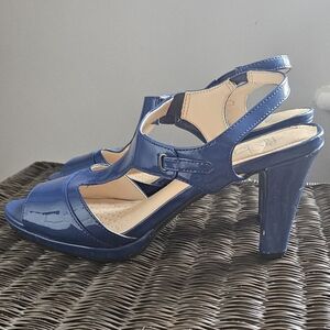 Life Stride 7 Wide T-Strap Peep Toe Blue Heels